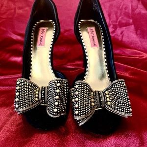 Classy sassy black velvet w gold beaded sequin bow. Slightly worn